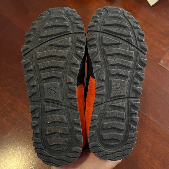 Navy H&M sneaker. New without tags. Size 28. - Picture 4 of 5